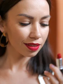 The Secret to Long-Lasting Lipstick: Expert Tips for a Perfect Pout - Cover Image