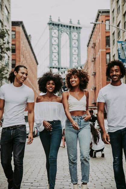 Y2K Fashion Resurgence: Low-Rise Jeans & Crop Tops Return in the US