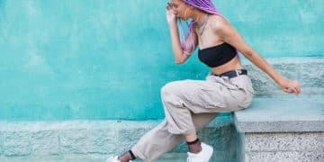 Y2K Fashion: Low-Rise Jeans & Crop Tops in 2025? - Cover Image